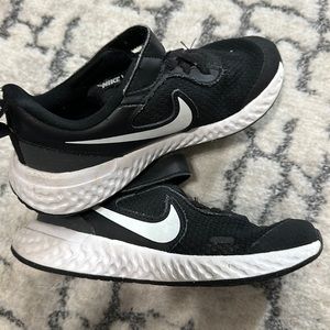 Nike revolution size 12 C